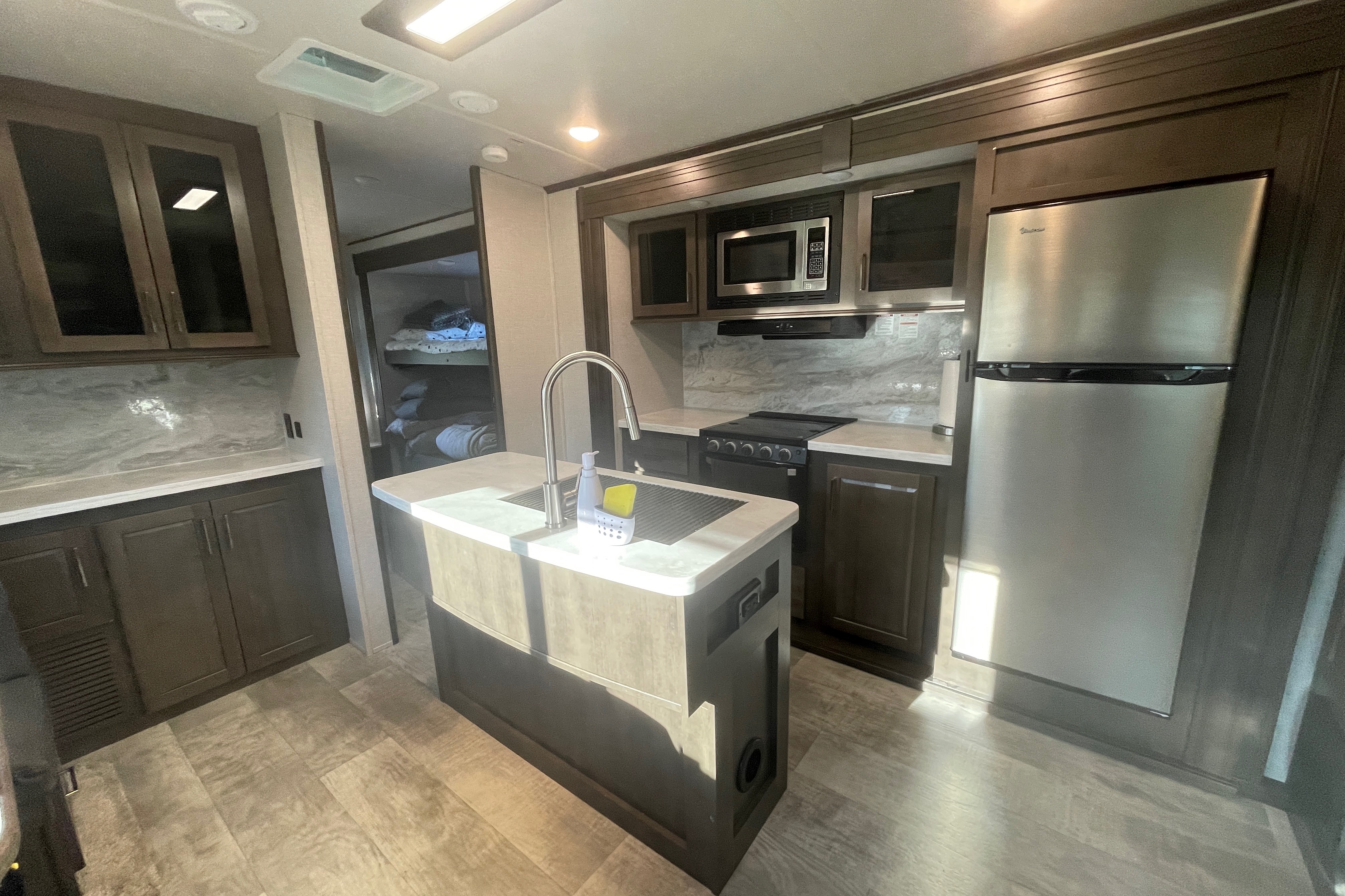  2 bedroom/washer&dryer/sleeps 9,Travel Trailer