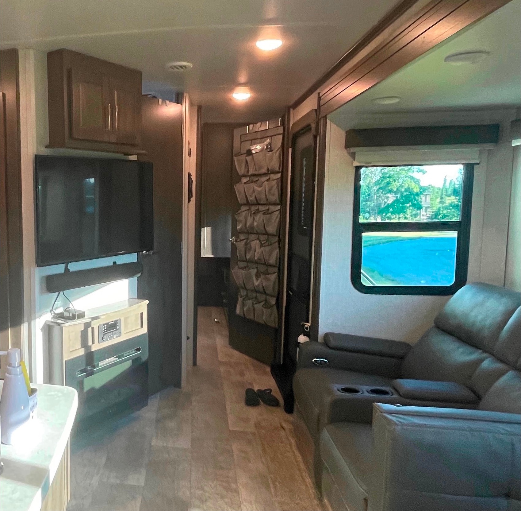  2 bedroom/washer&dryer/sleeps 9,Travel Trailer