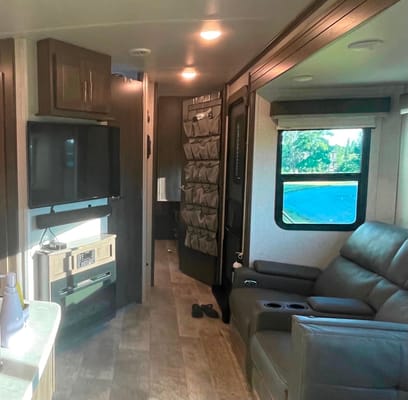 2 bedroom/washer&dryer/sleeps 9,Travel Trailer