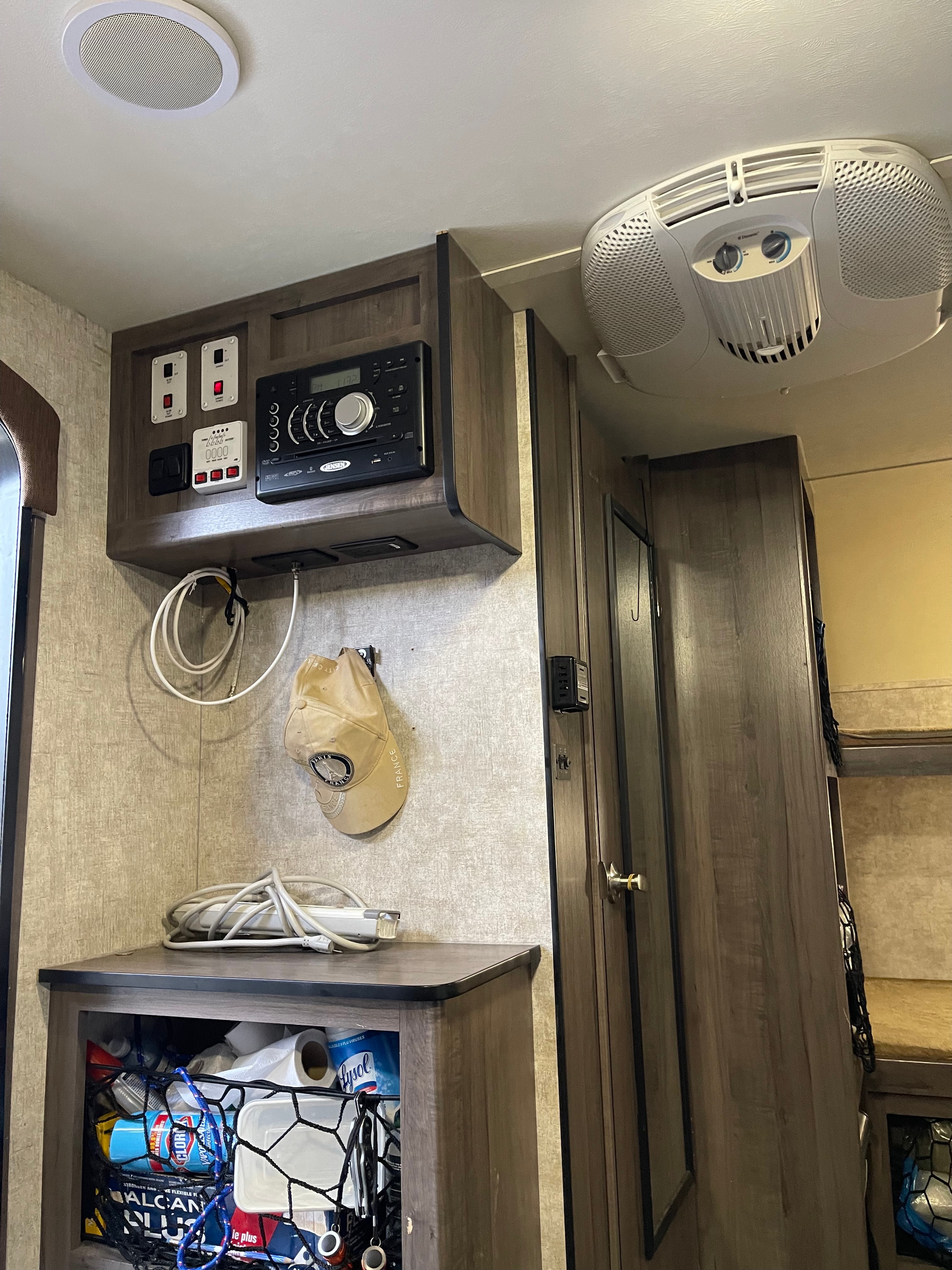 Teron121066 Winnebago WD170K Travel Trailer