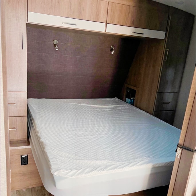 Jarrett's Imagine 2400BH Travel Trailer