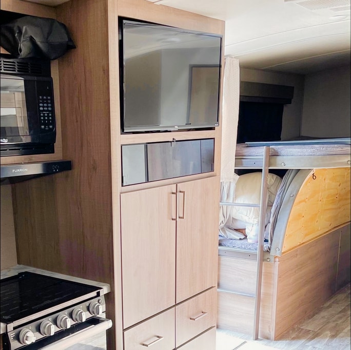 Jarrett's Imagine 2400BH Travel Trailer
