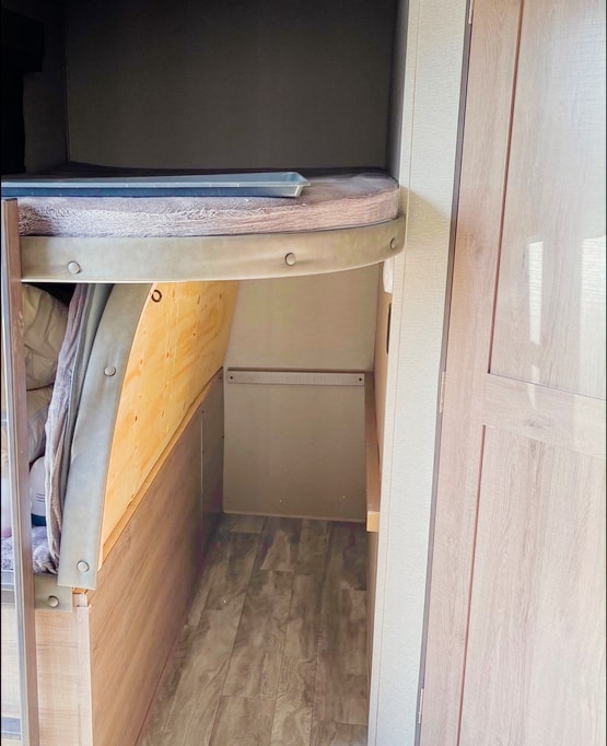Jarrett's Imagine 2400BH Travel Trailer