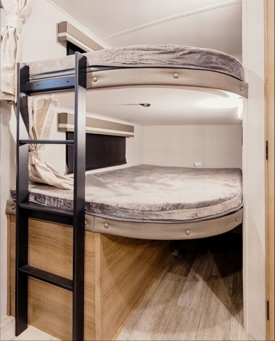 Jarrett's Imagine 2400BH Travel Trailer