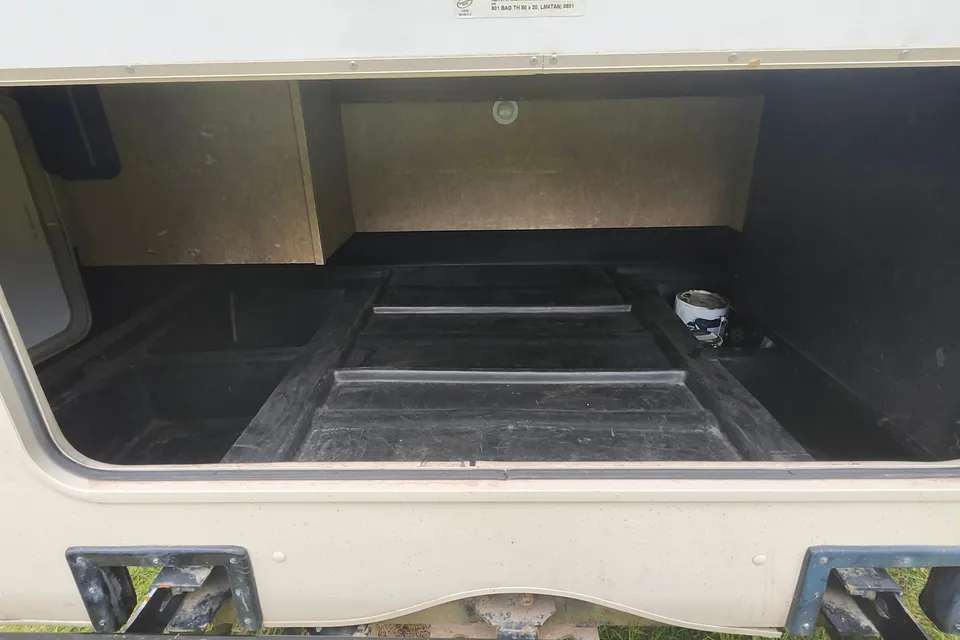 Harvey the RV - Coachmen Leprechaun 319DS Class C