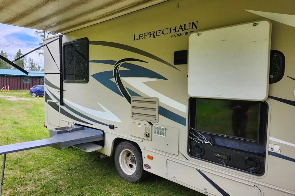 Harvey the RV - Coachmen Leprechaun 319DS Class C