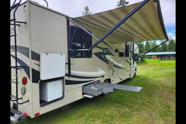 Harvey the RV - Coachmen Leprechaun 319DS Class C