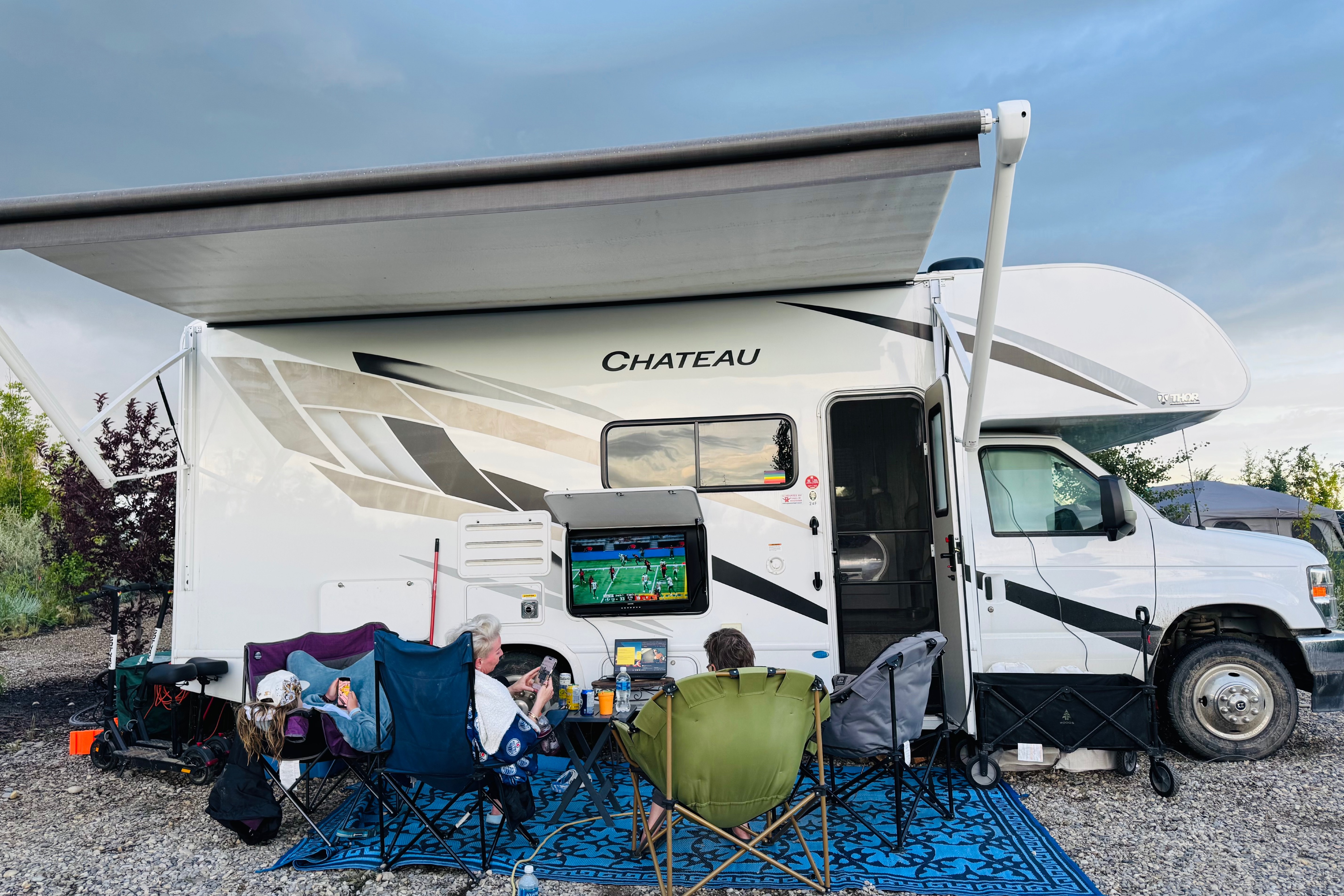 Bobbie's & Marcis Thor Motor Coach Chateau Class C