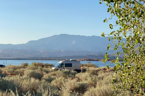 Clean Fully Contained OFF-Grid Capabilities Hymer Carado Axion Class B