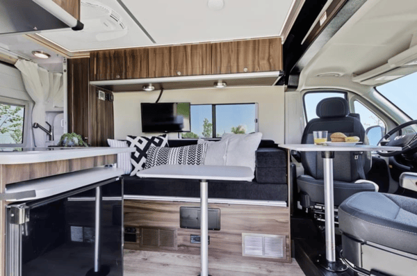 Clean Fully Contained OFF-Grid Capabilities Hymer Carado Axion Class B