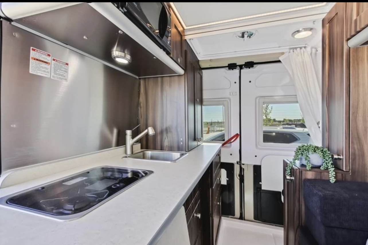 Clean Fully Contained OFF-Grid Capabilities Hymer Carado Axion Class B