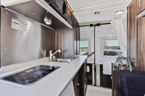 Clean Fully Contained OFF-Grid Capabilities Hymer Carado Axion Class B