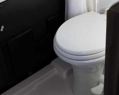 Clean Fully Contained OFF-Grid Capabilities Hymer Carado Axion Class B
