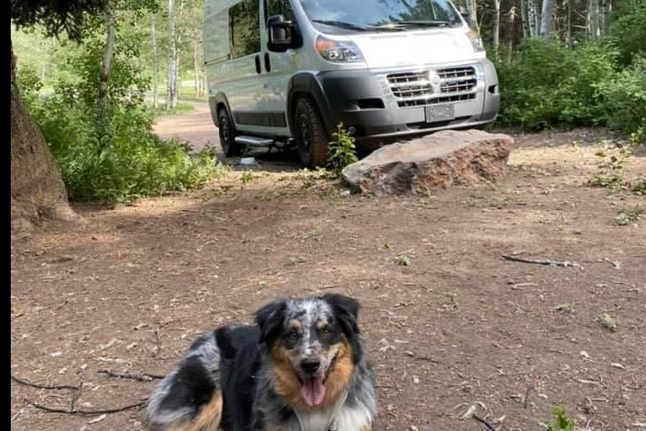 Clean Fully Contained OFF-Grid Capabilities Hymer Carado Axion Class B