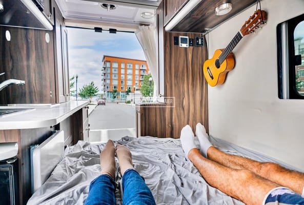 Clean Fully Contained OFF-Grid Capabilities Hymer Carado Axion Class B