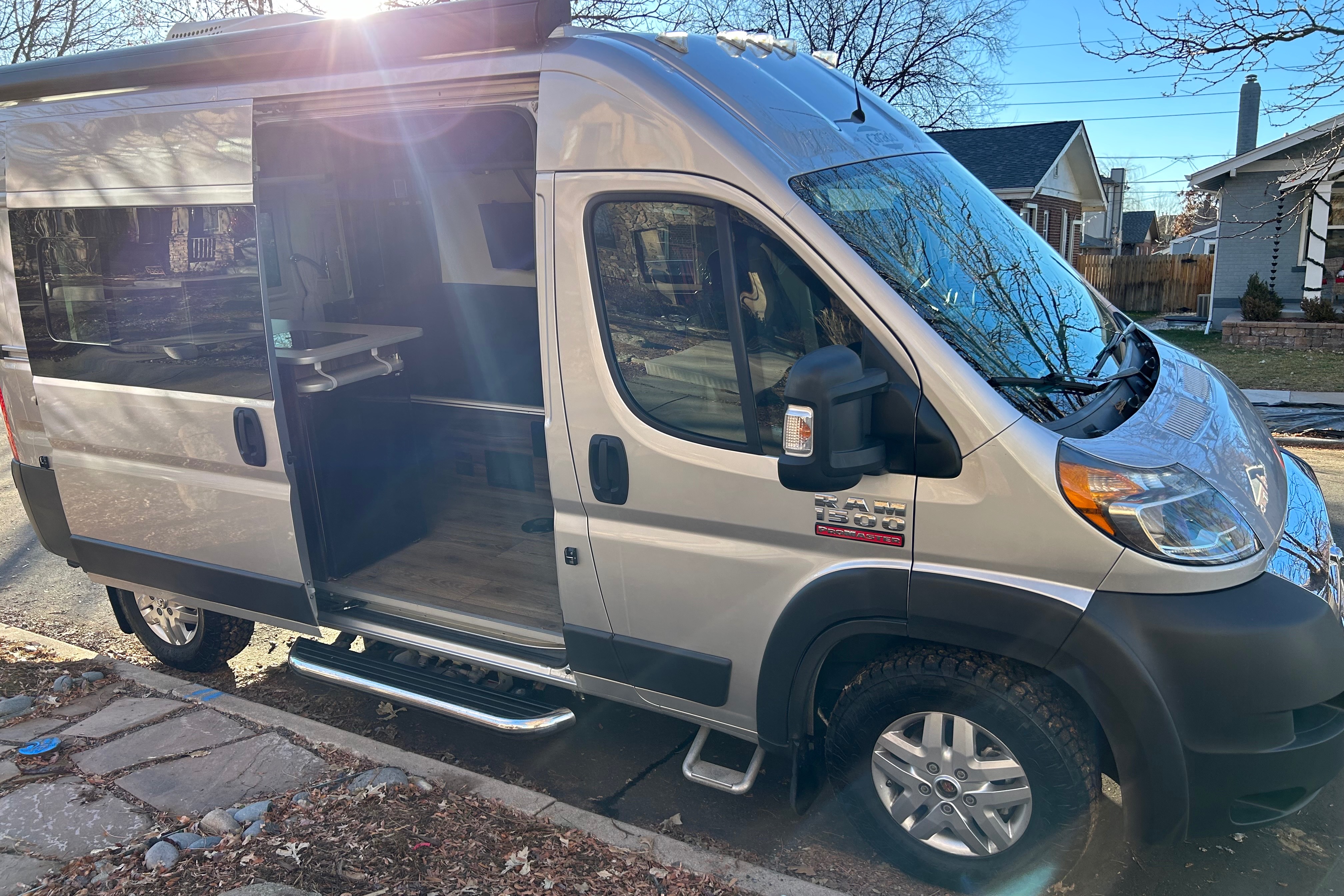 Clean Fully Contained OFF-Grid Capabilities Hymer Carado Axion Class B