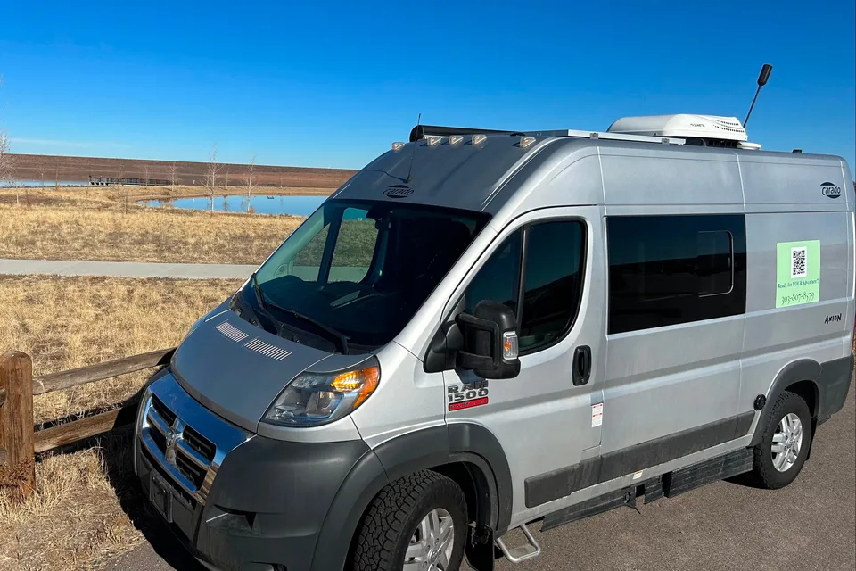 Clean Fully Contained OFF-Grid Capabilities Hymer Carado Axion Class B