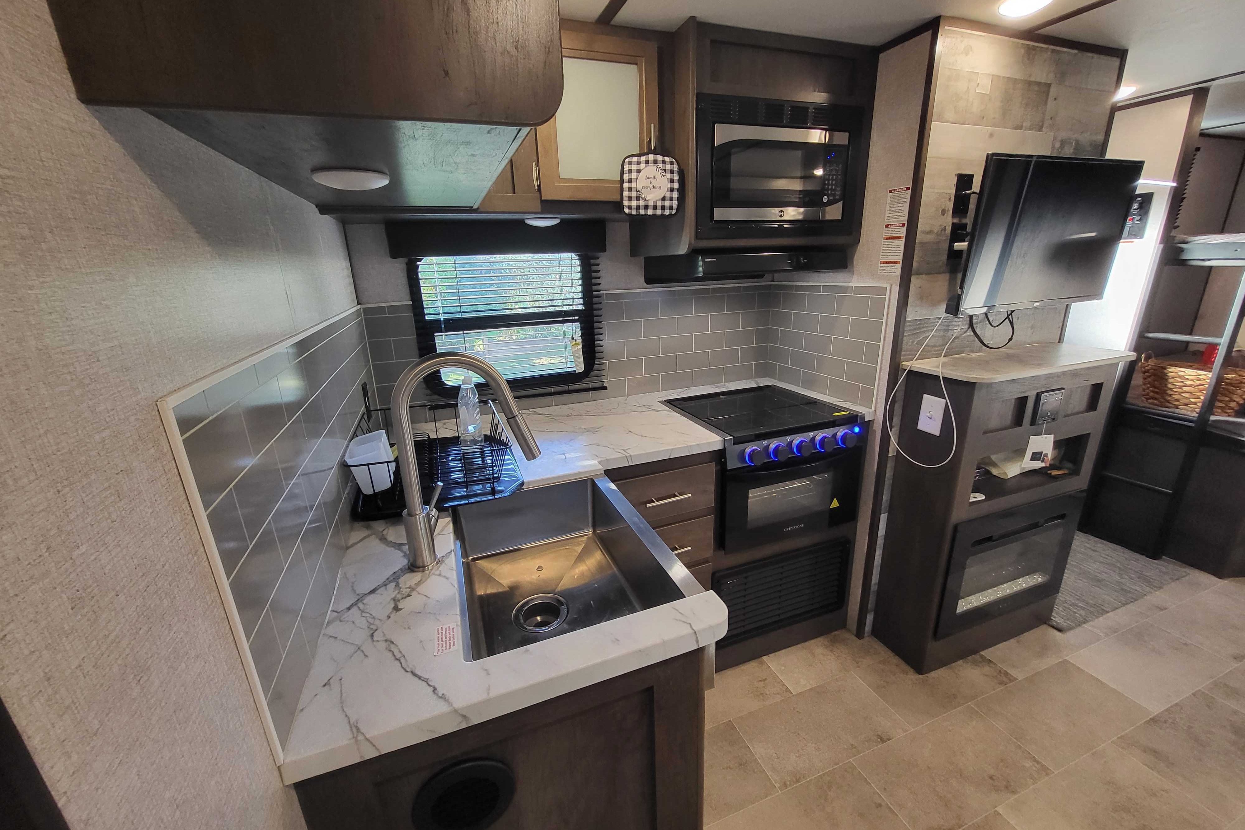 Family-Ready 2021 Coleman Bunkhouse – Your BC Adventure Basecamp! (Sleeps 6-8)