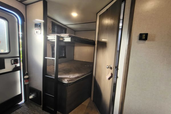 Family-Ready 2021 Coleman Bunkhouse – Your BC Adventure Basecamp! (Sleeps 6-8)