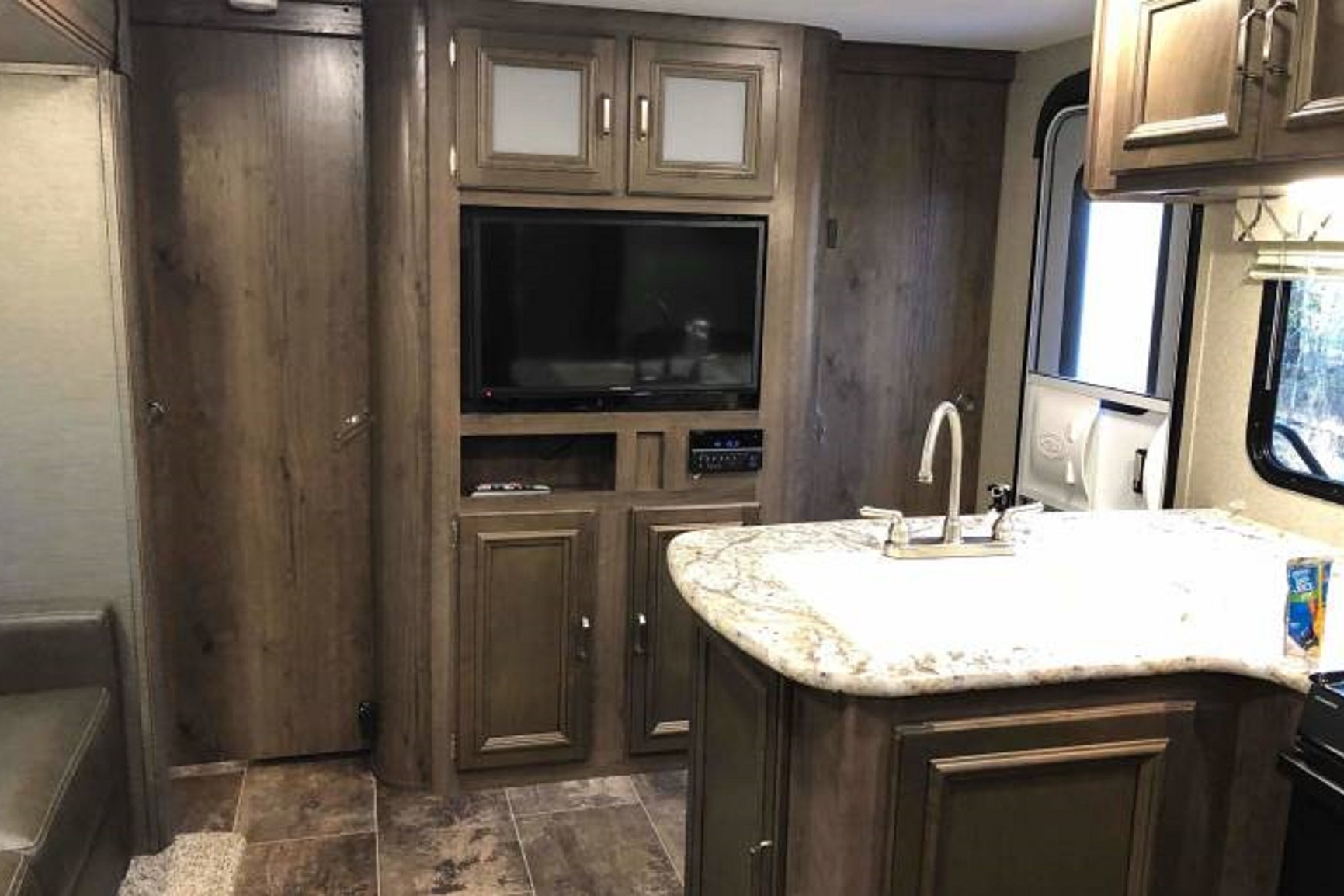 2 Bedroom very large trailer for up to 9 guests - Delivery ONLY
