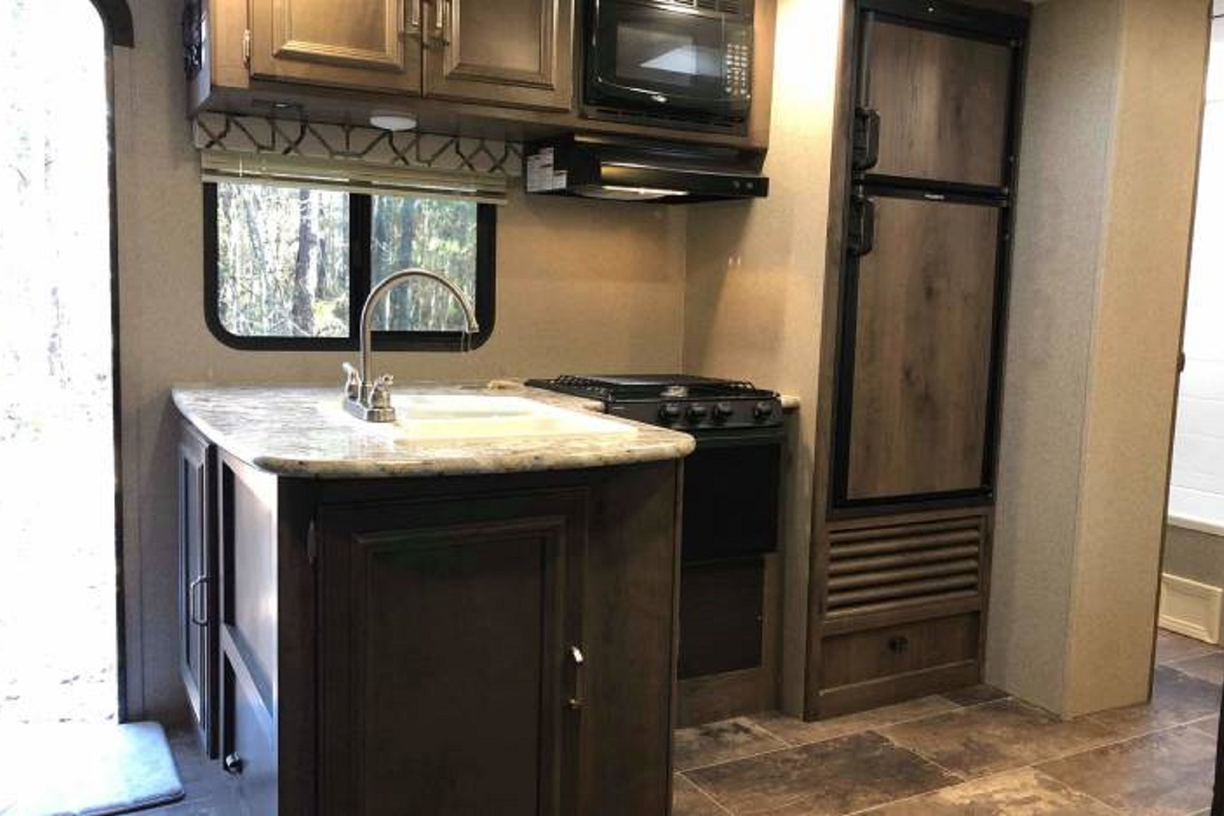 2 Bedroom very large trailer for up to 9 guests - Delivery ONLY
