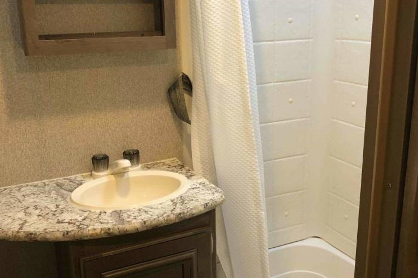 2 Bedroom very large trailer for up to 9 guests - Delivery ONLY