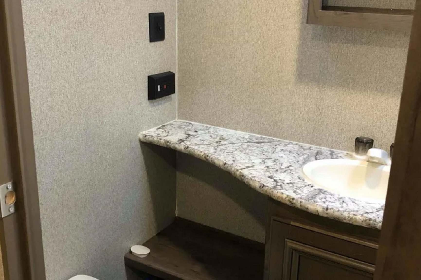 2 Bedroom very large trailer for up to 9 guests - Delivery ONLY