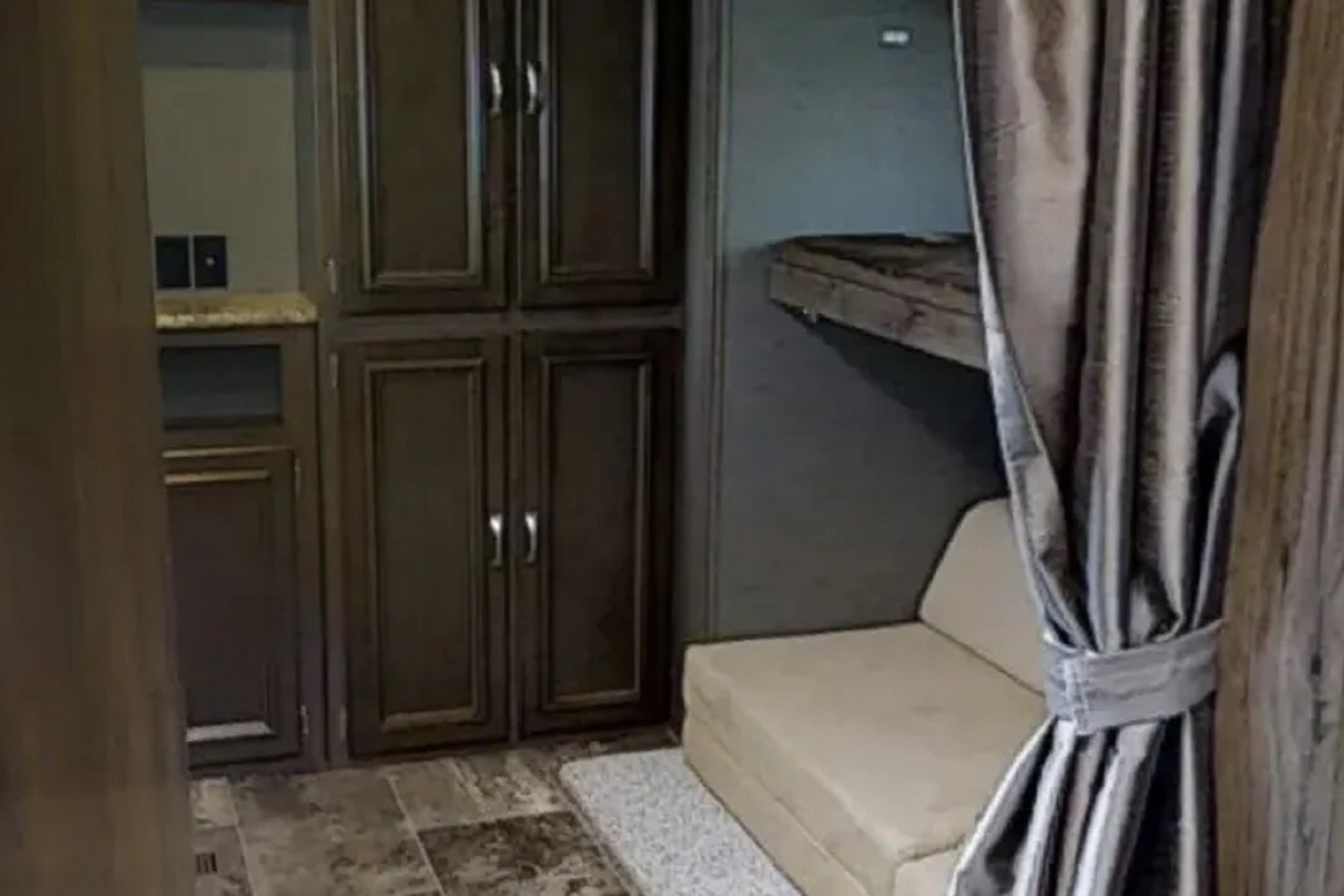 2 Bedroom very large trailer for up to 9 guests - Delivery ONLY