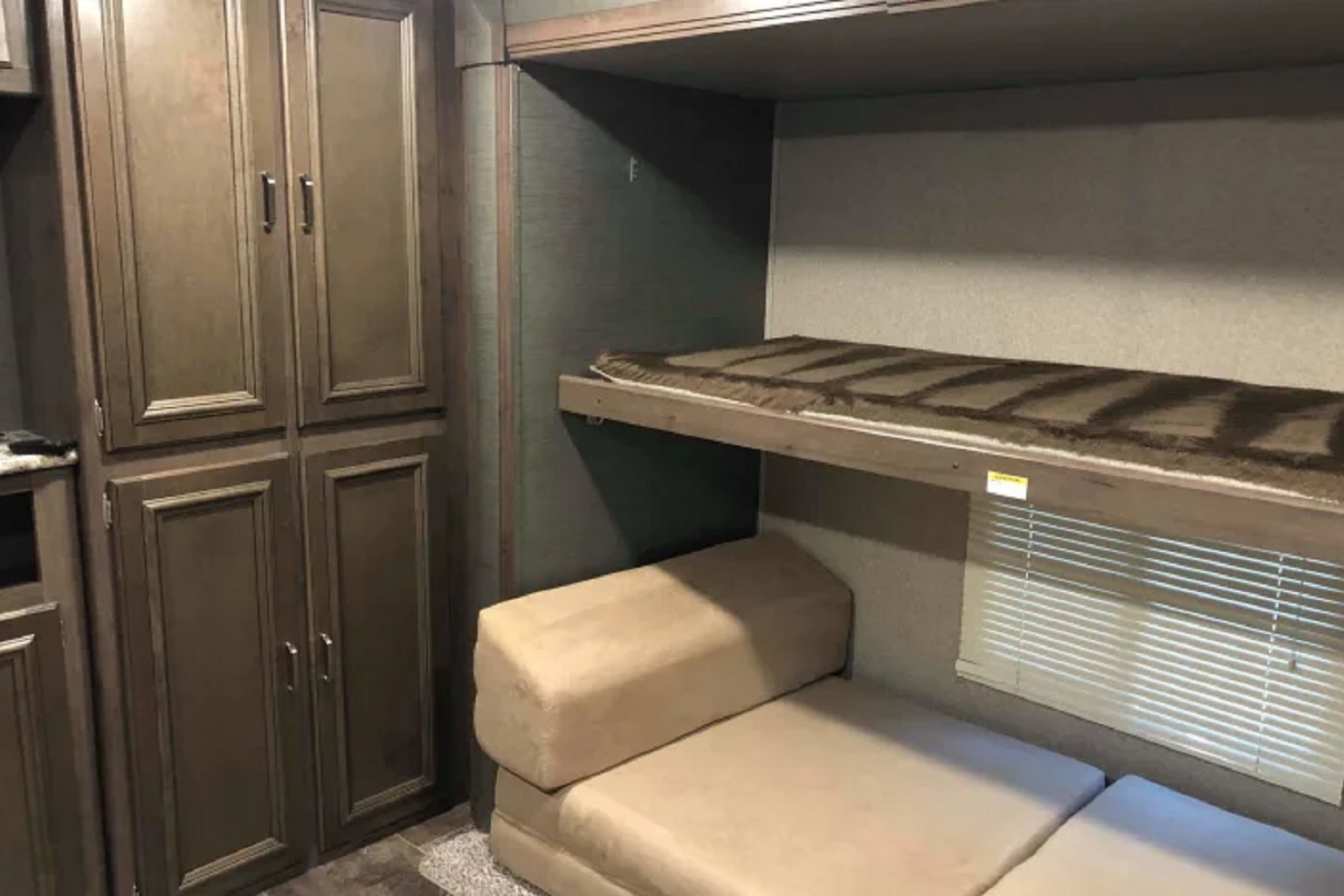 2 Bedroom very large trailer for up to 9 guests - Delivery ONLY