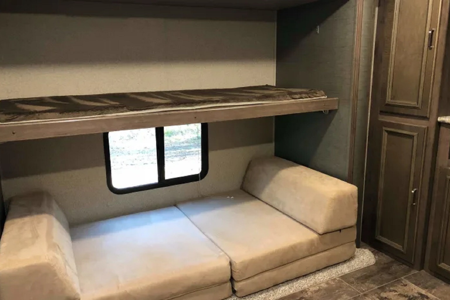 2 Bedroom very large trailer for up to 9 guests - Delivery ONLY