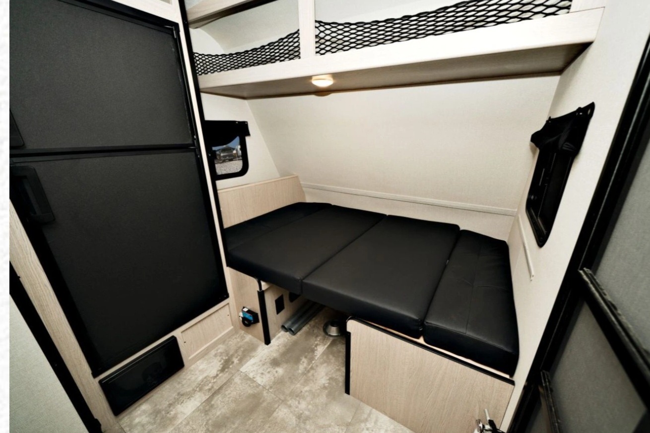 Coachmen Travel 160006