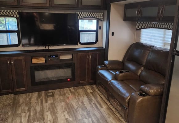2019 Shasta Bunkhouse w/ fireplace