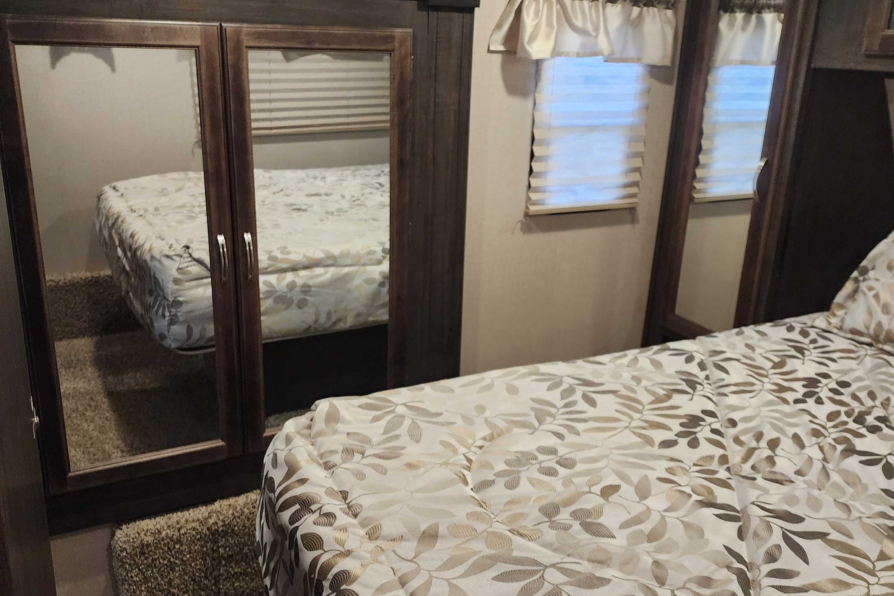 2019 Shasta Bunkhouse w/ fireplace