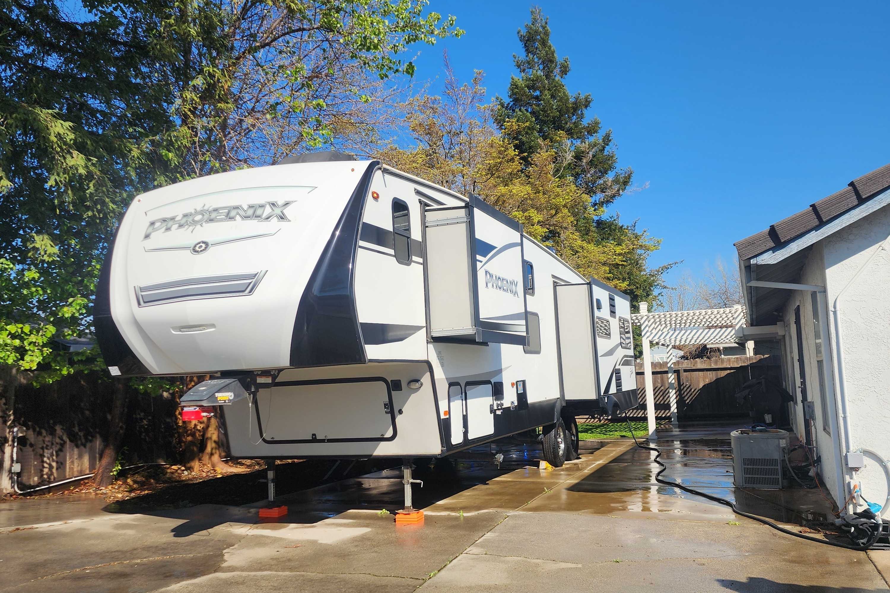 2019 Shasta Bunkhouse w/ fireplace