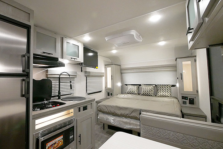 Chris's Ibex 19MBH Travel Trailer