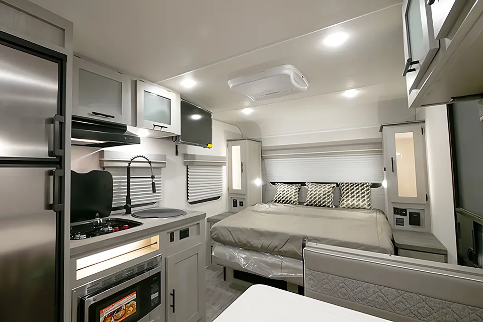 Chris's Ibex 19MBH Travel Trailer