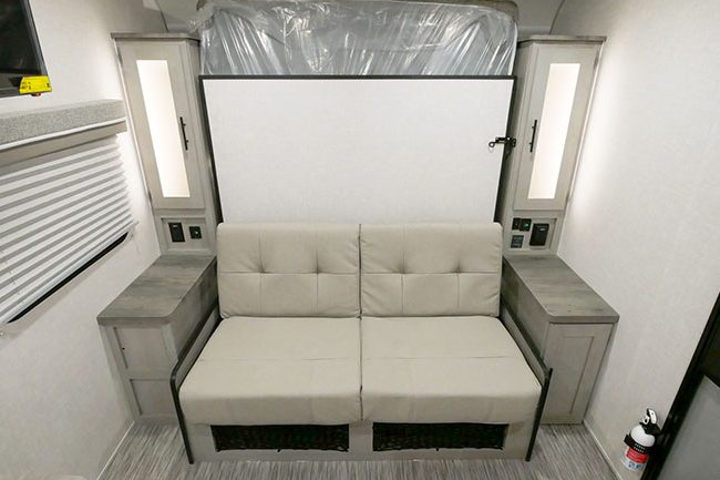 Chris's Ibex 19MBH Travel Trailer