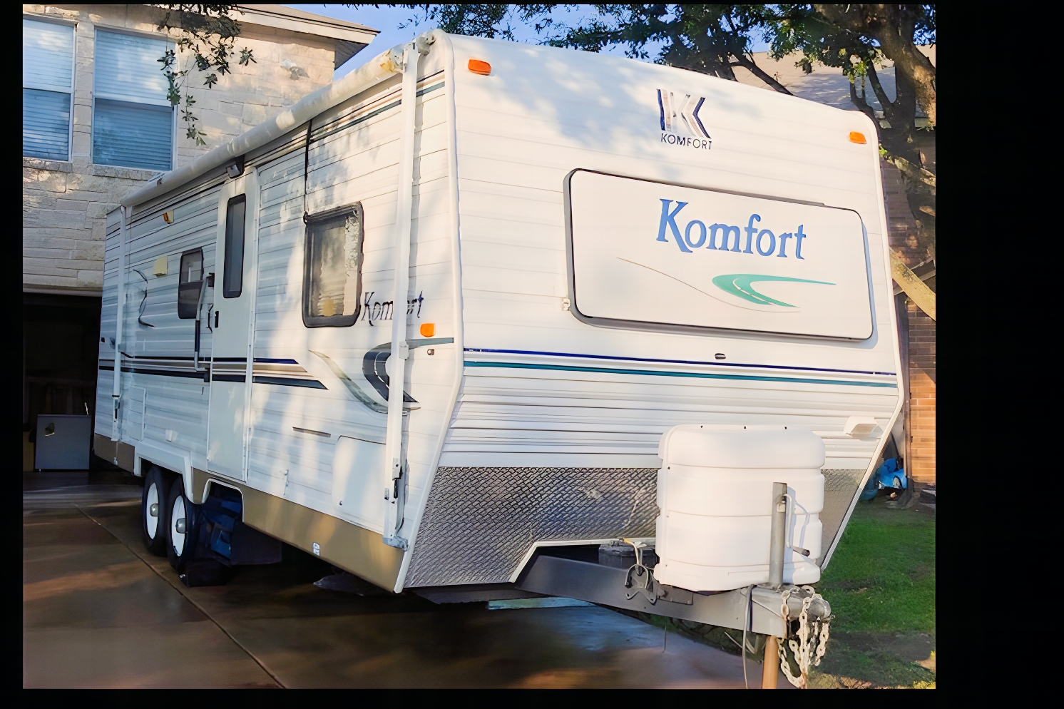 carlos's Komfort 25ft Travel Trailer