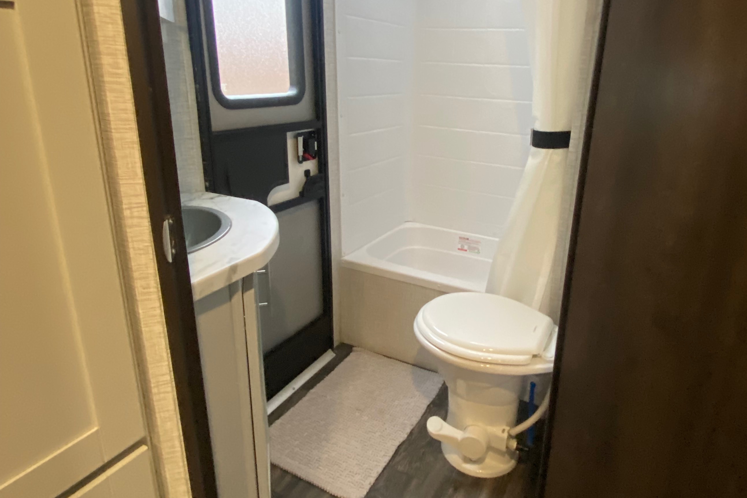 Nomadic Nature Rentals w luxury amenities (OG)