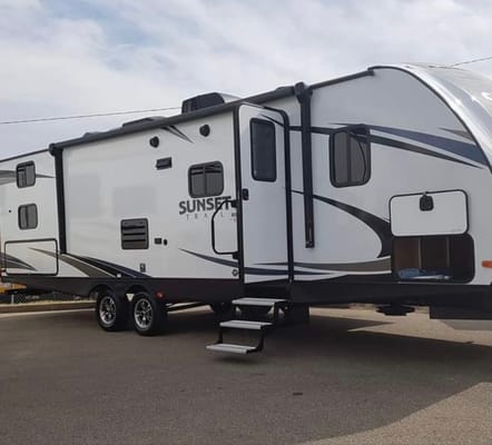 Crossroads Sunset 289 QB Travel Trailer