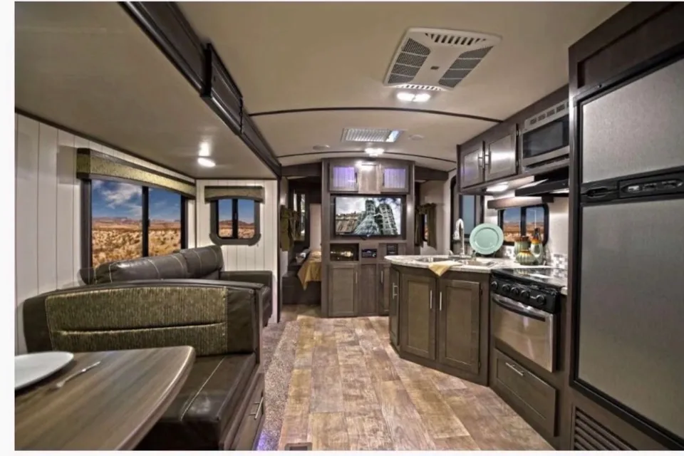 Crossroads Sunset 289 QB Travel Trailer