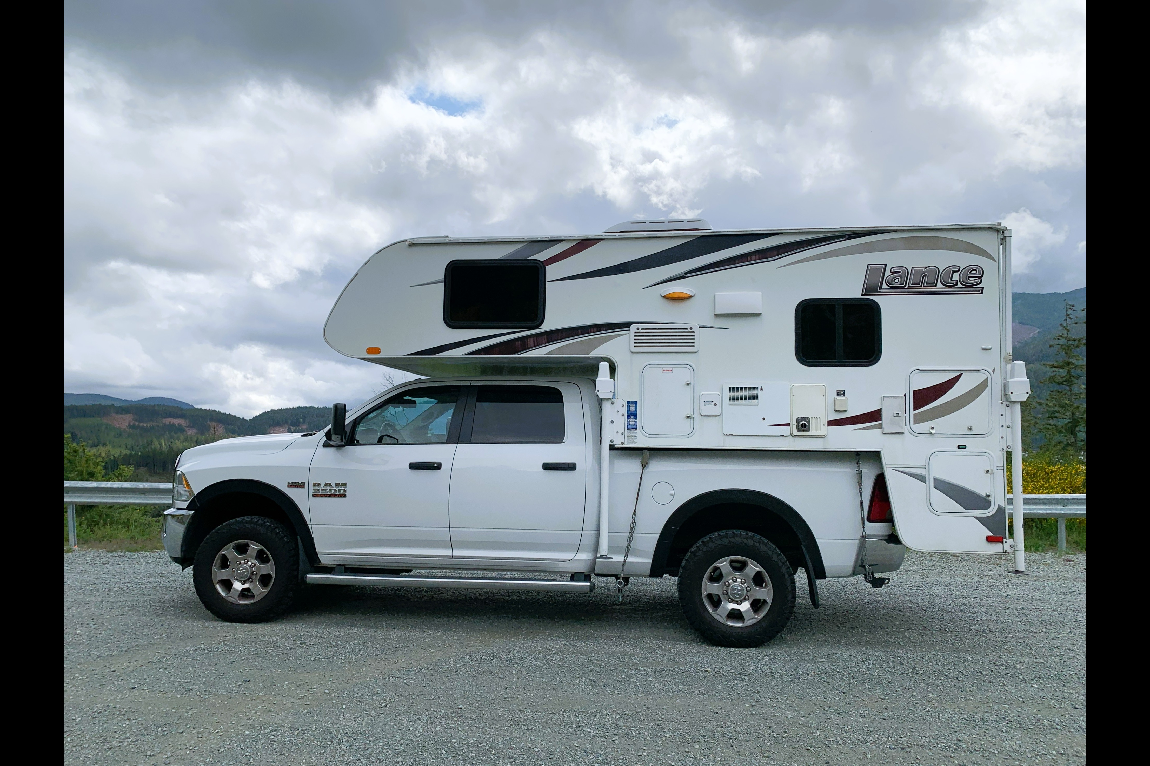 2016 4x4 RAM 3500HD with LANCE Truck Camper