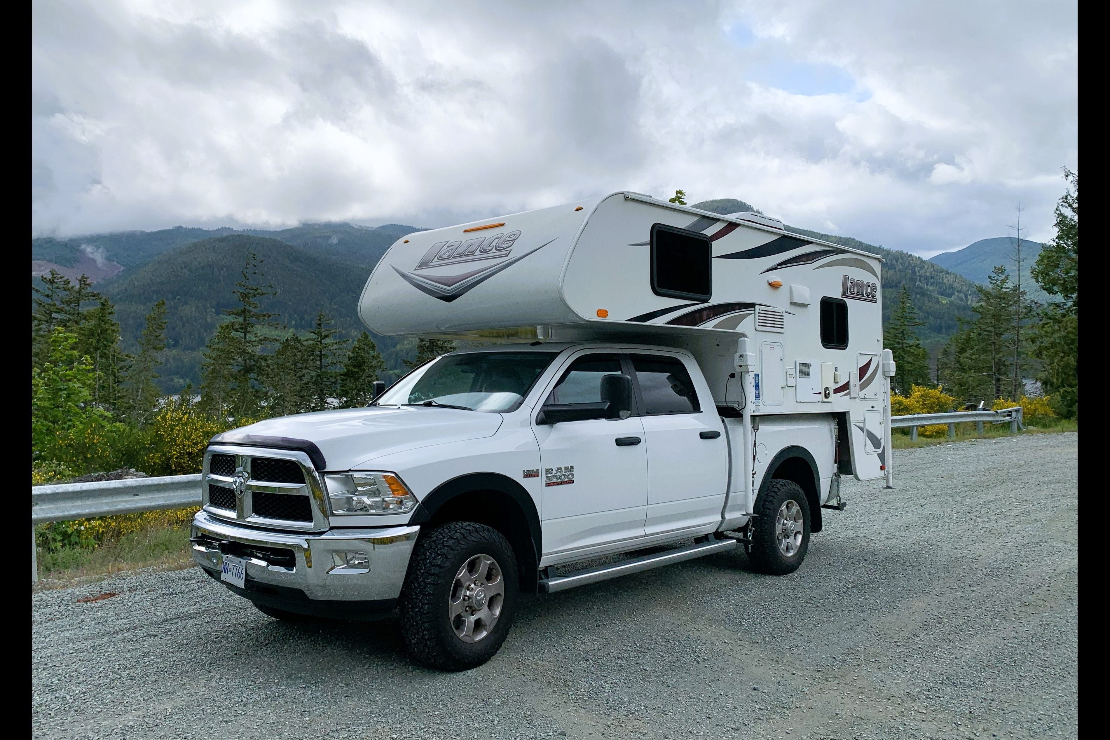 2016 4x4 RAM 3500HD with LANCE Truck Camper