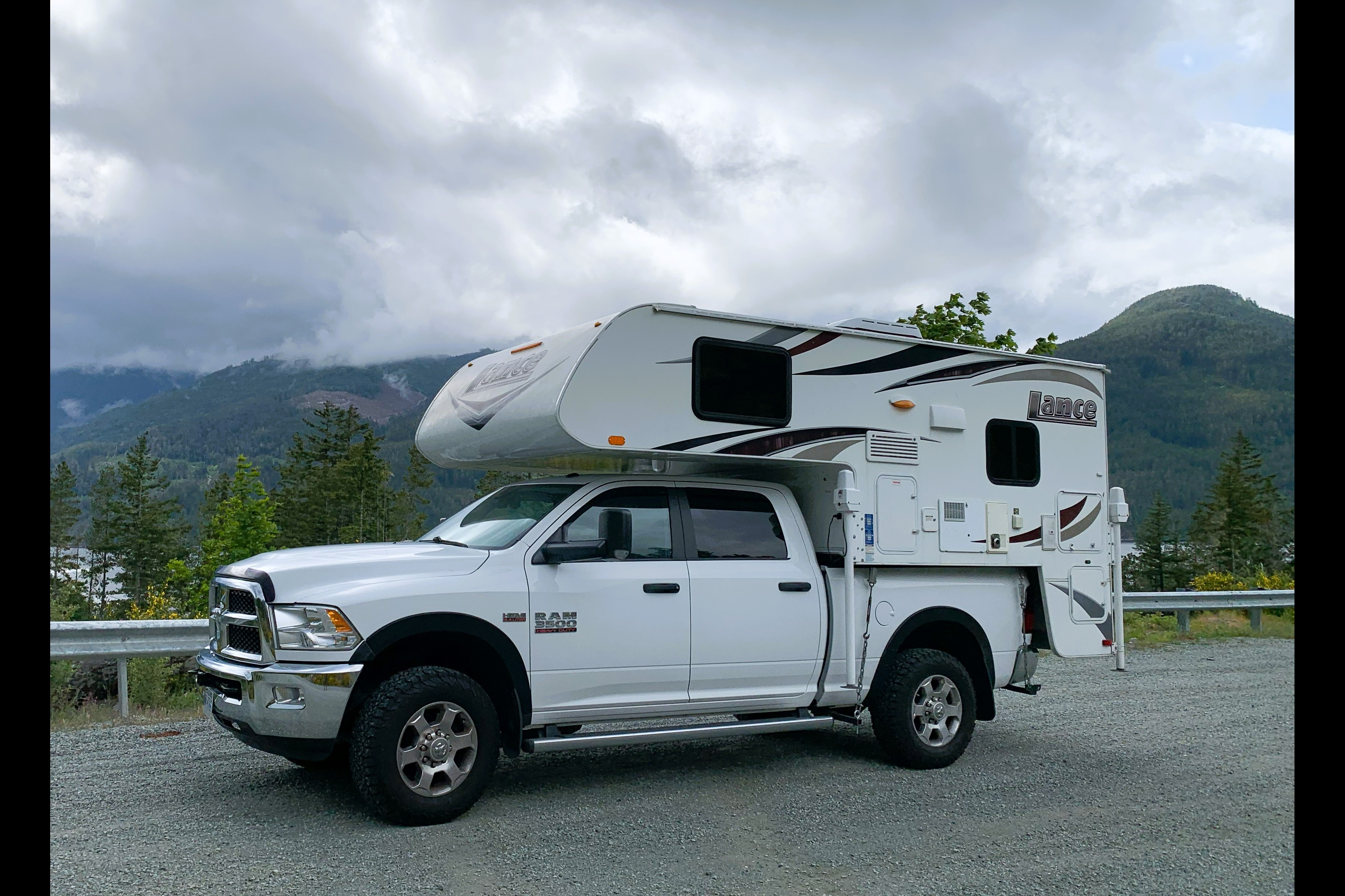 2016 4x4 RAM 3500HD with LANCE Truck Camper