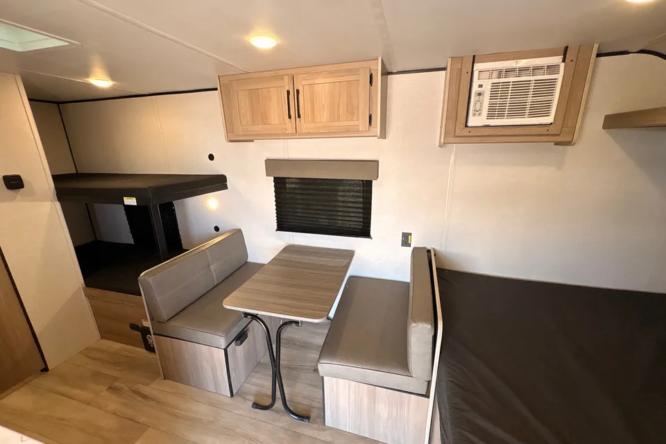 Cozy 2025 Coleman Lantern LT – Perfect Family Getaway