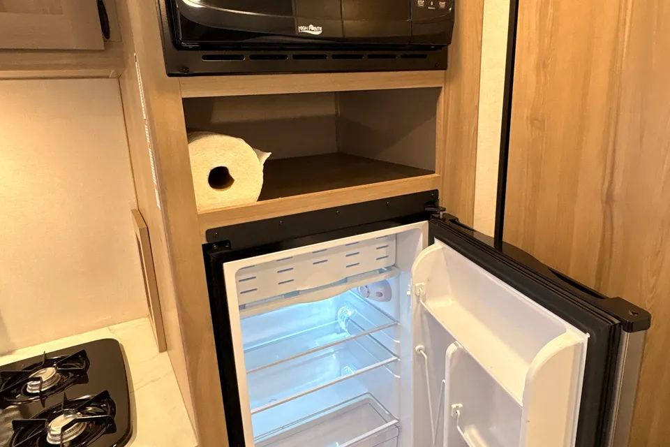 Cozy 2025 Coleman Lantern LT – Perfect Family Getaway