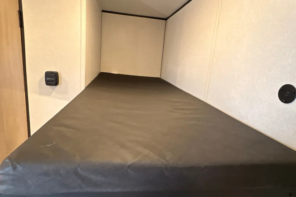 Cozy 2025 Coleman Lantern LT – Perfect Family Getaway