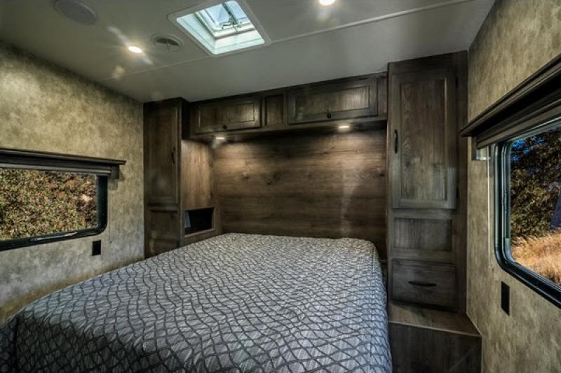 [17] Stress Free RV - Toy Hauler Eclipse Attitude 27SA