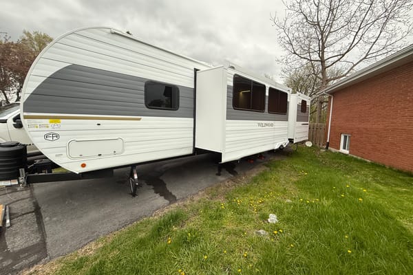 Luxury Family Bunkhouse Travel Trailer Sleeps 10