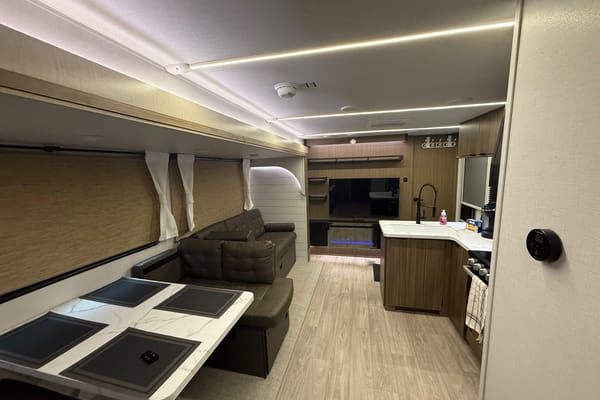 Luxury Family Bunkhouse Travel Trailer Sleeps 10